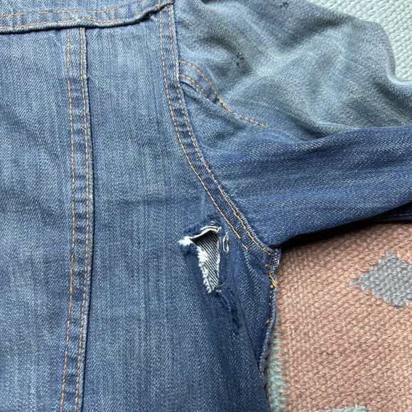 Vintage 70s Levi’s for gals denim trucker jacket big E distressed women S/M - Picture 15 of 16